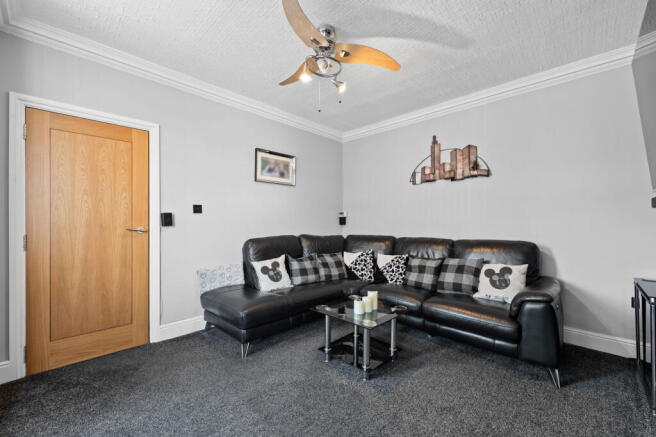 4 bed Semi-Detached for sale Image 9