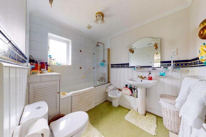 En-Suite Bathroom