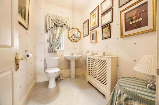 5 bed Semi-Detached for sale Image 7