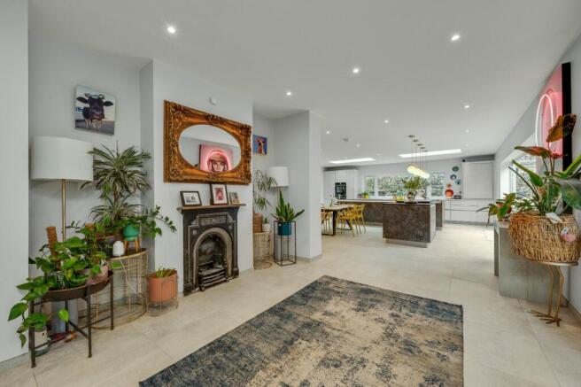 Drakes Close, Esher, Surrey, KT10 photo 4