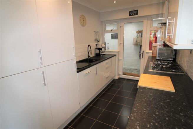 WA40 Kitchen2.JPG