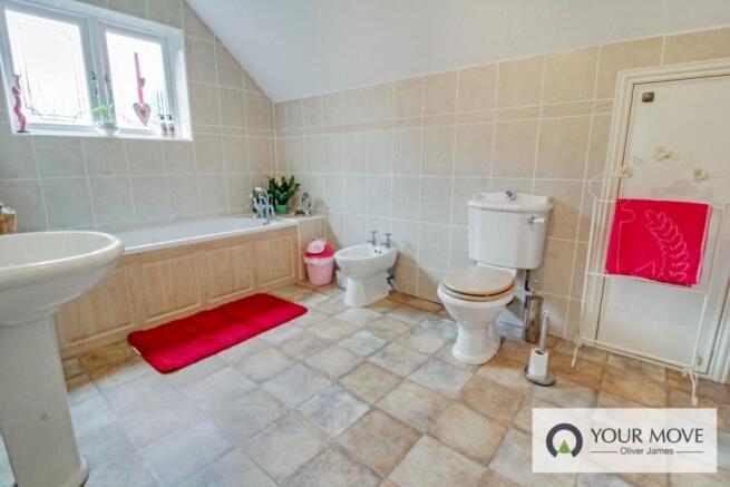 En-Suite Bathroom