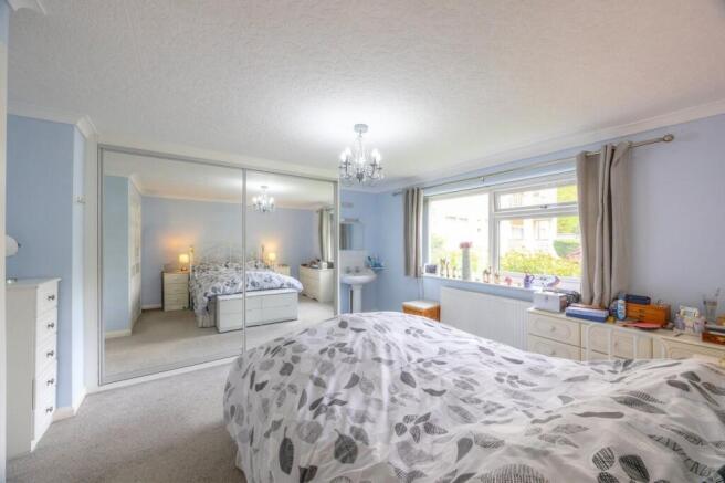 2 bed Apartment for sale Image 12