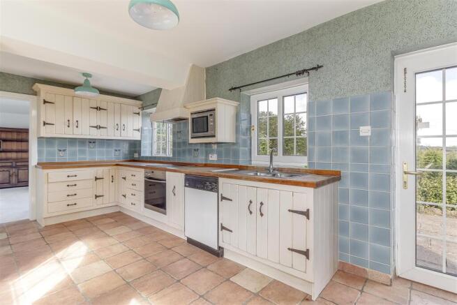 3 bed Semi-Detached for sale Image 6