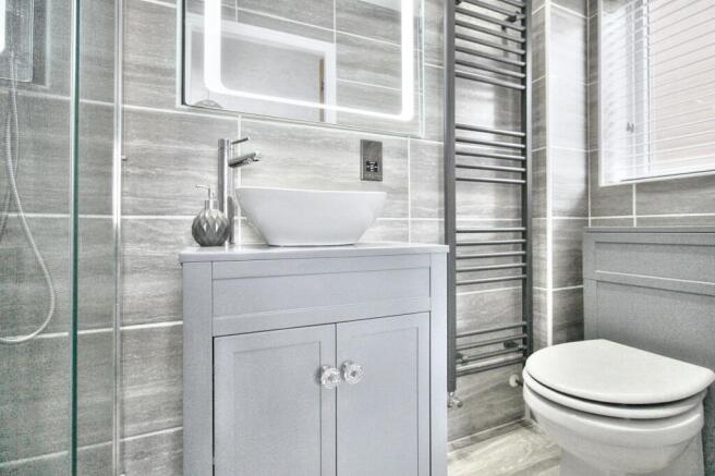 Master En-suite Shower Room