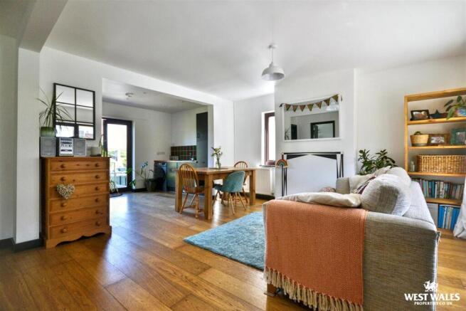 Living/dining room