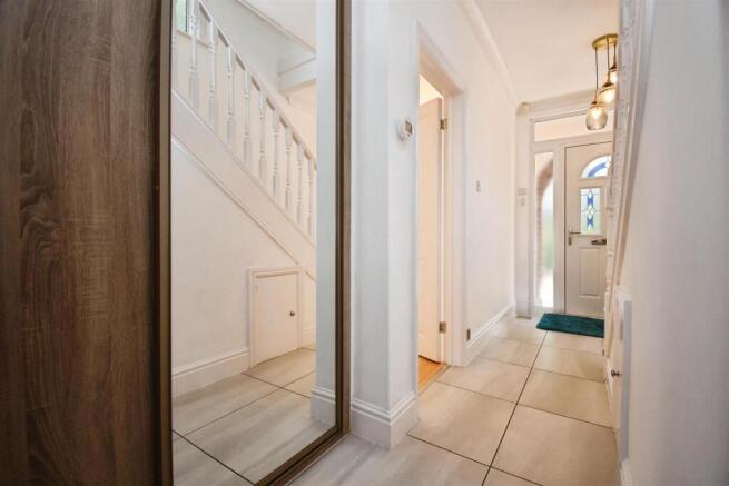 5 bed Semi-Detached for sale Image 8