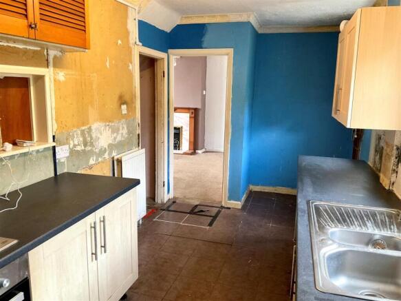 kitchen pic2.jpg