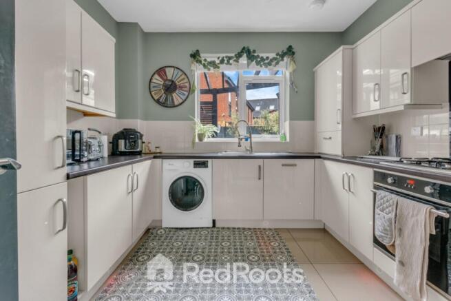 4 bed Detached for sale Image 8