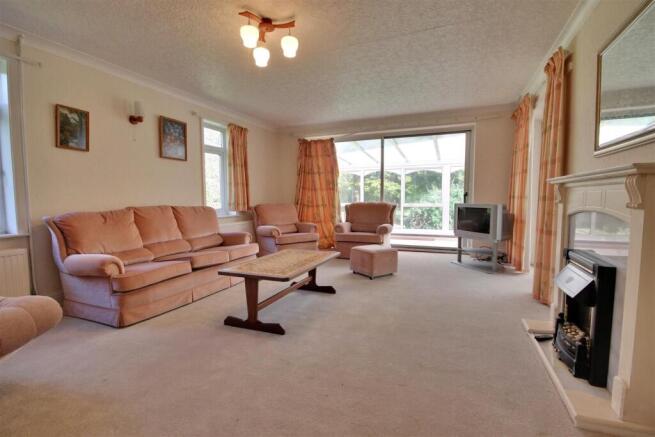 4 bed Detached Bungalow for sale Image 4