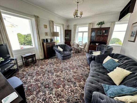 3 bed Flat for sale Image 6
