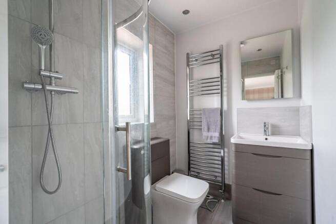 5 bed Detached for sale Image 11