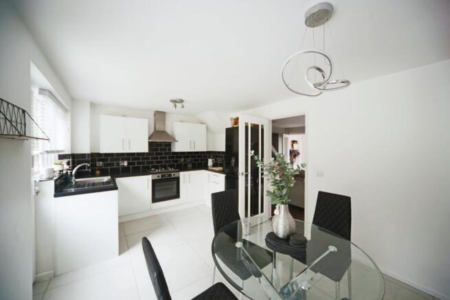 Kitchen/ Dining Room