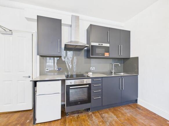 CAM04693G0-PR0086...