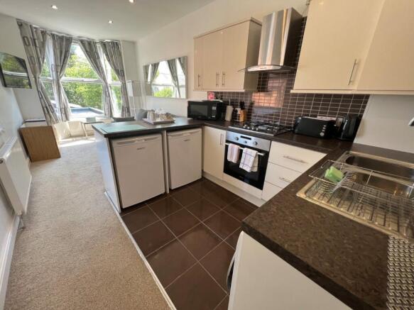 Fully Fitted Kitchen