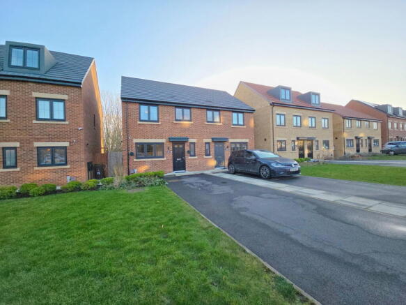 3-bed semi-detached on Bretton Way, Barnsley, S71 2GG, £230,000