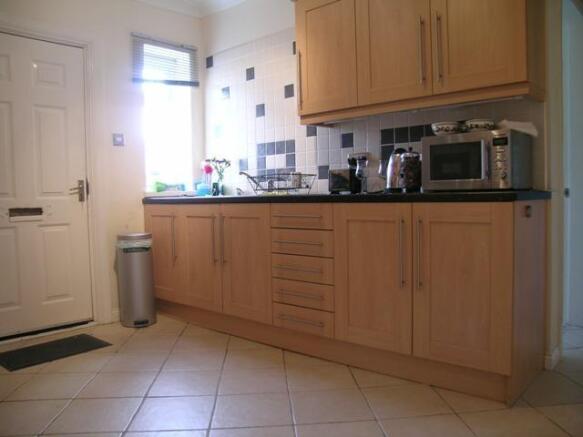 FITTED KITCHEN