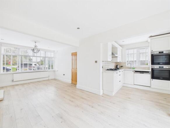 Fabulous Open Plan L-Shaped Living Kitchen