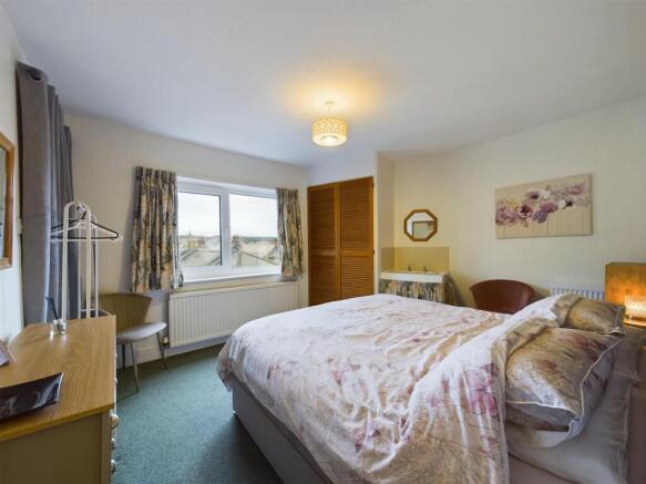 2 bed Flat for sale Image 9