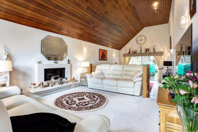 LOUNGE AREA
