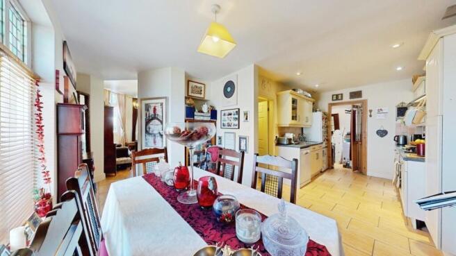 3 bed Town House for sale Image 9