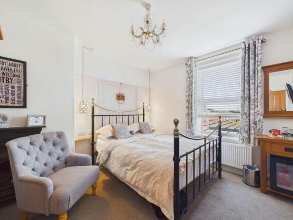 4 bed Semi-Detached for sale Image 7