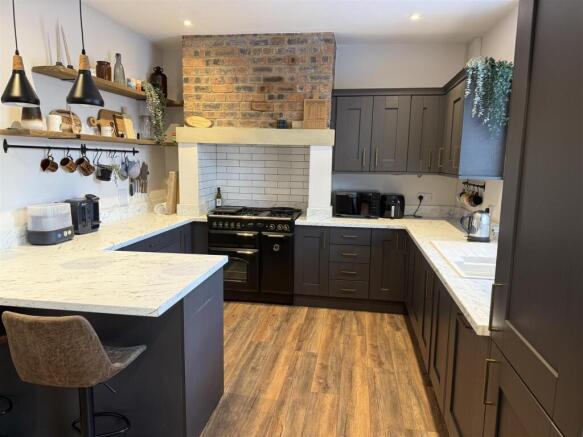 3 bed Terraced for sale Image 4