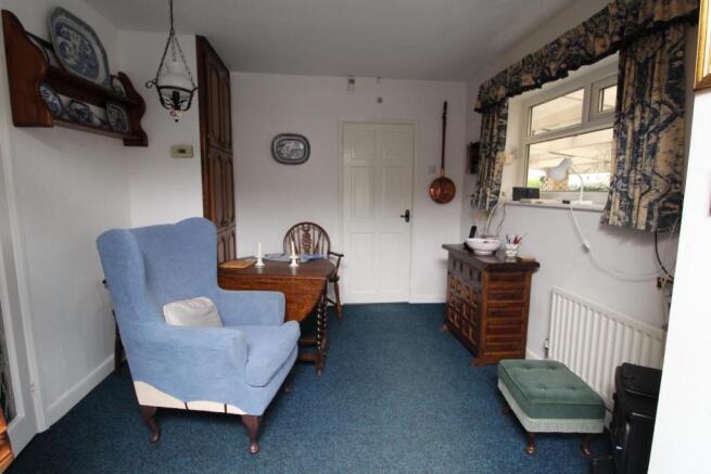 KITCHEN/ DINING ROOM