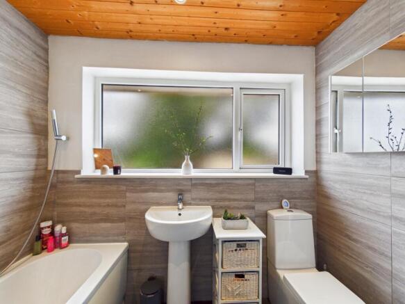 3 bed Semi-Detached for sale Image 6