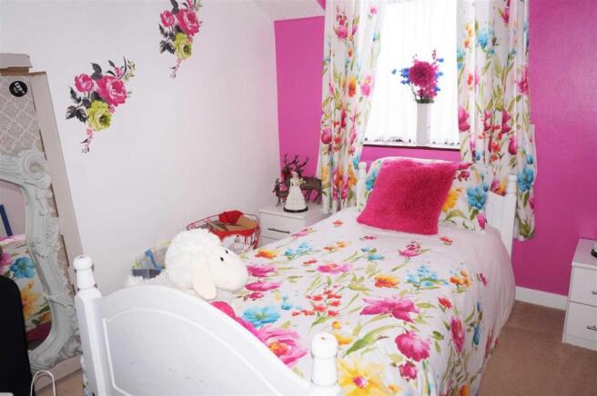 MIDDLE BEDROOM 4