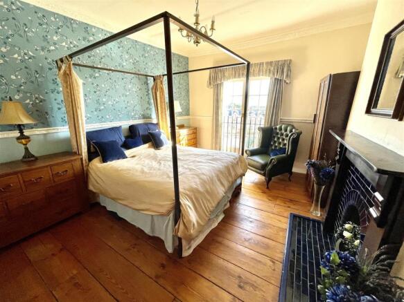 PRINCIPAL BEDROOM