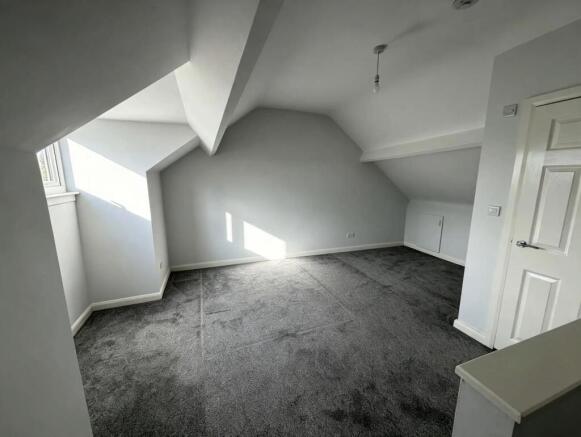 3 bed Terraced to rent Image 12