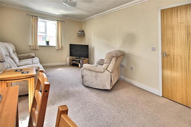 Lounge/Dining Area