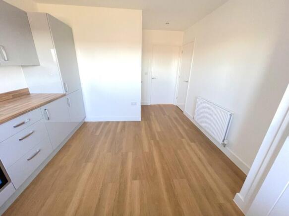 3 bed Semi-Detached to rent Image 5