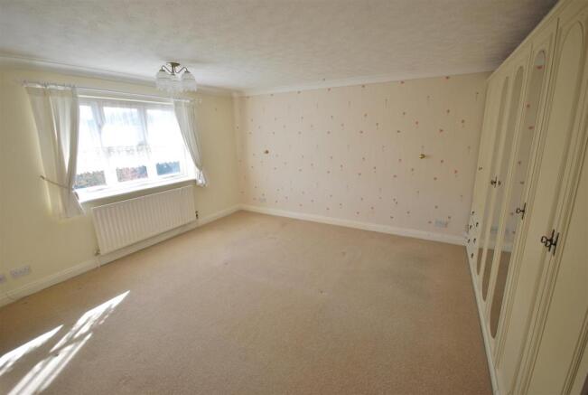 MASTER BEDROOM: