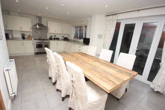 Kitchen / Dining Roo