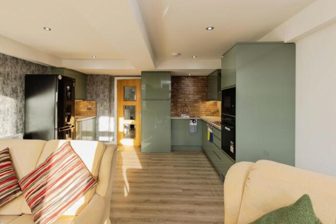 2 bed Apartment for sale Image 6