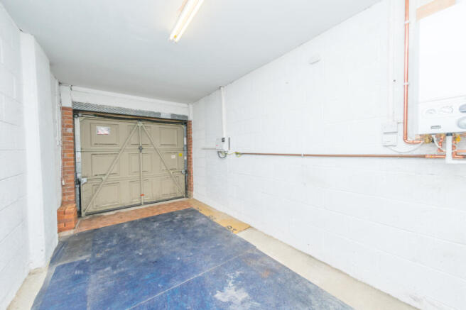 4 bed Detached to rent Image 12
