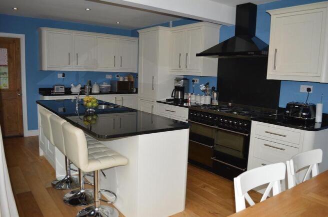 LIVING KITCHEN