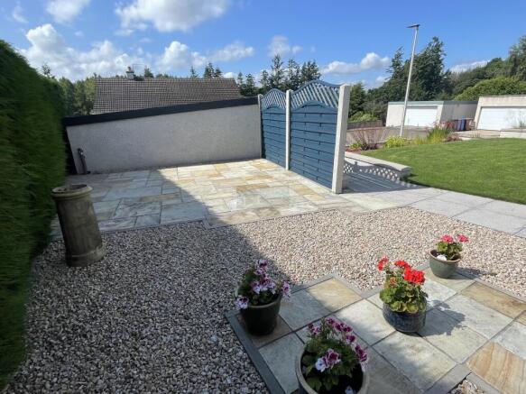 Front garden b.JPG