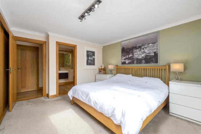 Bedroom_1_2.jpg