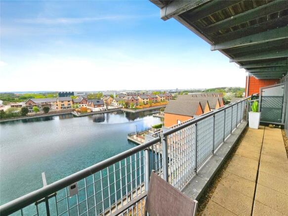 3 bed Flat for sale Image 4