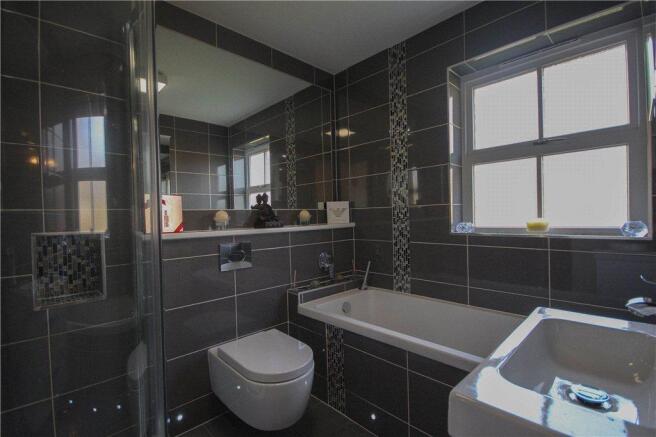 En-Suite Bathroom