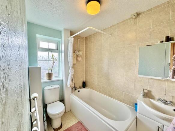 4 bed Semi-Detached for sale Image 5