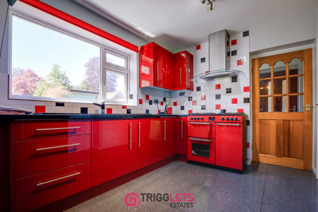 4 bed Detached for sale Image 6