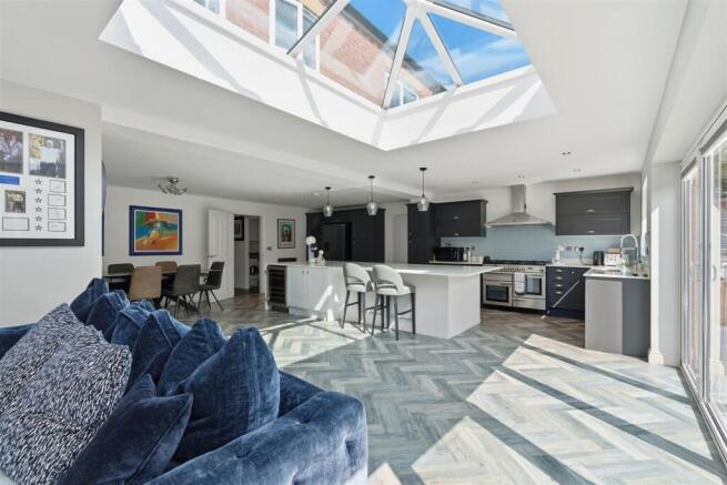 Kitchen / Living Area