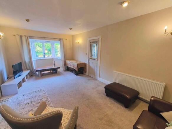 6 bed Detached for sale Image 5