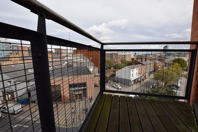 2 bed Apartment to rent Image 5