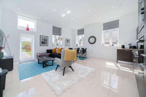 Bathurst Walk, Richings Park, SL0