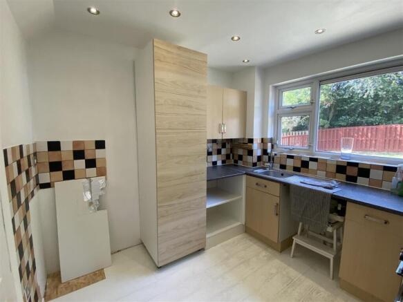 2 bed Semi-Detached to rent Image 5